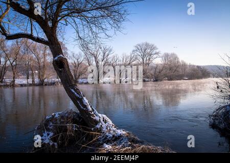 La Ruhr près de Wetter-Wengern, hiver, neige, région de la Ruhr, Rhénanie-du-Nord-Westphalie, Allemagne. Die Ruhr BEI Wetter-Wengern, hiver, Schnee, Ruhrgebiet Banque D'Images