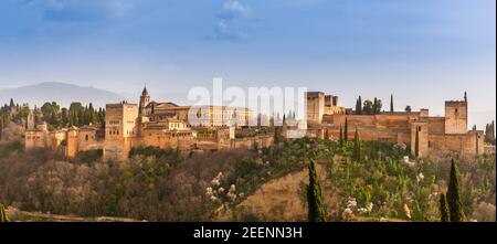 Panorama du palais de l'Alhambra depuis le quartier de l'Albaicin, Grenade, Andalousie, Espagne Banque D'Images