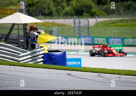 Maréchal, drapeau jaune pendant la Formule 1 Pirelli Grosser Preis der Steiermark 2020, Grand Prix de Styrie du 10 au 12 juillet 2020 sur le Red Bull Ring, à Spielberg, Autriche - photo Antonin Vincent / DPPI Banque D'Images