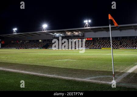 Newport, Royaume-Uni. 16 février 2021. Vue générale de l'intérieur du terrain de Rodney Parade avant le coup d'envoi. EFL football League Two Match, Newport County v Exeter City at Rodney Parade, Newport, pays de Galles, le mardi 16 février 2021. Cette image ne peut être utilisée qu'à des fins éditoriales. Utilisation éditoriale uniquement, licence requise pour une utilisation commerciale. Aucune utilisation dans les Paris, les jeux ou les publications d'un seul club/ligue/joueur. photo de Lewis Mitchell/Andrew Orchard sports Photography/Alamy Live News crédit: Andrew Orchard sports Photography/Alamy Live News Banque D'Images