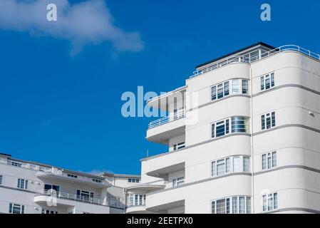 Argyll House est un bâtiment art déco moderniste de style international des années 1930. Southend on Sea, Essex, Royaume-Uni. Westcliff sur la mer. Haut de la falaise rénové blanc brillant Banque D'Images