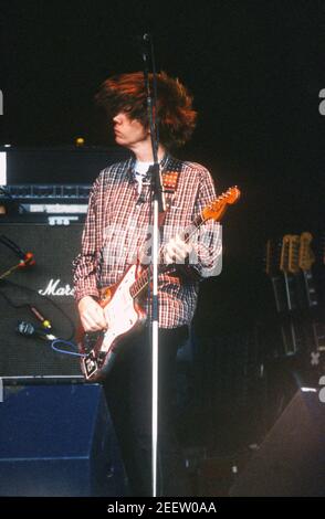 Sonic Youth se exécutant au Glastonbury Festival 1998, Worth Farm, Somerset, Angleterre, Royaume-Uni. Banque D'Images