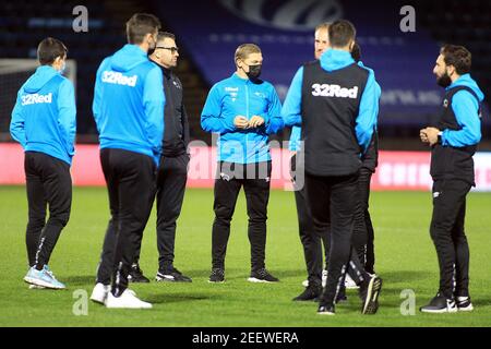 High Wycombe, Royaume-Uni. 16 février 2021. Les joueurs du comté de Derby inspectent le terrain avant le lancement. EFL Skybet Championship Match, Wycombe Wanderers v Derby County au stade Adams Park à High Wycombe, Buckinghamshire le mardi 16 février 2021 . cette image ne peut être utilisée qu'à des fins éditoriales. Utilisation éditoriale uniquement, licence requise pour une utilisation commerciale. Aucune utilisation dans les Paris, les jeux ou les publications d'un seul club/ligue/joueur. photo par Steffan Bowen/Andrew Orchard sports photographie/Alay Live news crédit: Andrew Orchard sports photographie/Alay Live News Banque D'Images