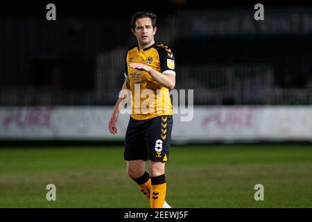 Newport, Royaume-Uni. 16 février 2021. Matthew Dolan, du comté de Newport, regarde. EFL football League Two Match, Newport County v Exeter City at Rodney Parade, Newport, pays de Galles, le mardi 16 février 2021. Cette image ne peut être utilisée qu'à des fins éditoriales. Utilisation éditoriale uniquement, licence requise pour une utilisation commerciale. Aucune utilisation dans les Paris, les jeux ou les publications d'un seul club/ligue/joueur. photo de Lewis Mitchell/Andrew Orchard sports Photography/Alamy Live News crédit: Andrew Orchard sports Photography/Alamy Live News Banque D'Images