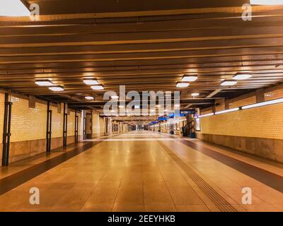 Tunnel de Wroclaw juin 23 2018 avec entrées aux plates-formes à gare principale Banque D'Images