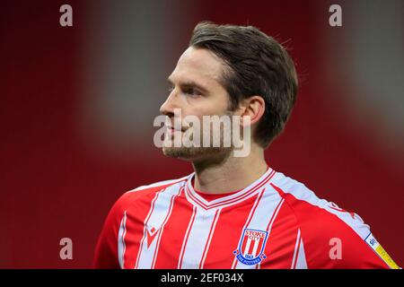 Stoke on Trent, Royaume-Uni. 16 février 2021. Nick Powell #25 de Stoke City à Stoke-on-Trent, Royaume-Uni, le 2/16/2021. (Photo de Conor Molloy/News Images/Sipa USA) crédit: SIPA USA/Alay Live News Banque D'Images