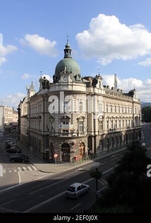 Bâtiment principal de la poste, construit en 1897-98, vue depuis la colline du château, Bielsko-Biala, Pologne Banque D'Images