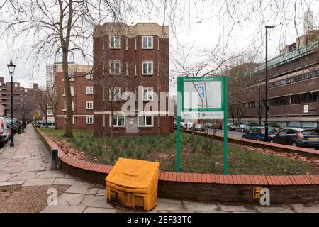 Londres, Royaume-Uni. 16 février 2021. Logement social fourni par le Council of Islington à Angel, Londres. Les successions du Conseil sont construites pour fournir des besoins de logement de base aux personnes qui ont de la difficulté à être employées et à maintenir un revenu. Crédit : SOPA Images Limited/Alamy Live News Banque D'Images