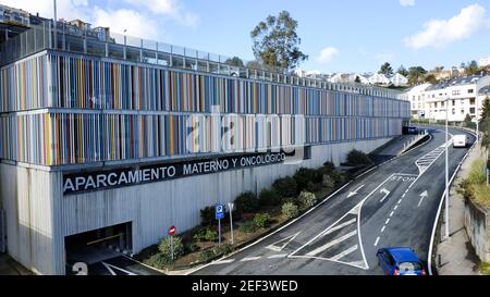 Coruna-Espagne. Parking public payant appartenant à l'hôpital de la mère et du cancer le 12 février 2021 Banque D'Images