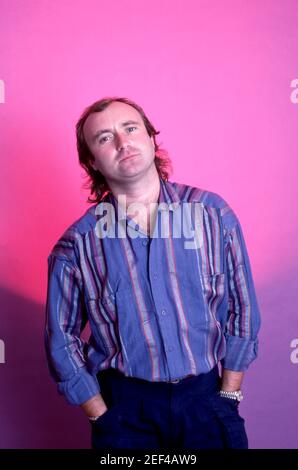 CLARKSTON, MI - JUIN 27 : le batteur anglais, le chanteur, l'auteur-compositeur, le multi-instrumentiste, le producteur de disques et l'acteur Phil Collins pose pour un portrait de studio lors de sa tournée No Jacket Required le 27 juin 1985 au Pine Knob Music Theatre de Clarkston, Michigan. Crédit: Ross Marino Archive / MediaPunch Banque D'Images