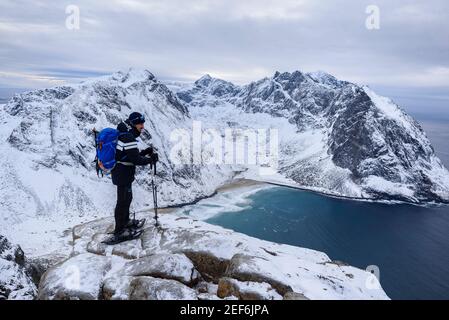 Vues d'hiver depuis le sommet de Ryten (Lofoten, Norvège) ESP: Vues invernales de la cima del Ryten (Lofoten, Noruega) Banque D'Images