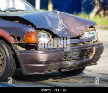 Avant de la voiture de démolition Banque D'Images