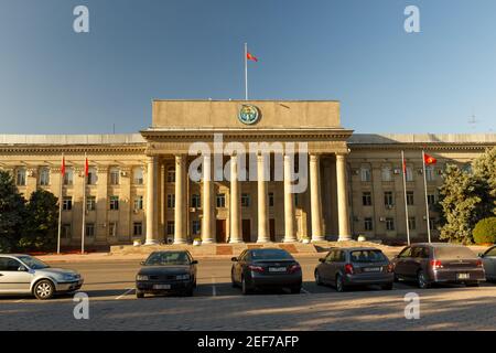 Bichkek, Kirghizistan - 18 septembre 2019 : Gouvernement de la République kirghize. Le Cabinet du Premier Ministre du Kirghizistan. Banque D'Images