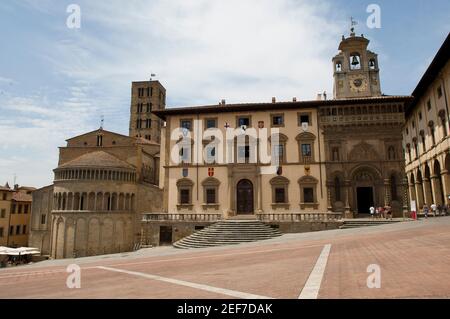 Italie, Toscane, Arezzo, église Pieve di Santa Maria et Palazzo della Fraternita dei Laici Banque D'Images