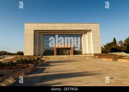 Bichkek, Kirghizistan - 18 septembre 2019 : Musée d'histoire de l'État du Kirghizistan. Bâtiment du musée à Bichkek. Banque D'Images