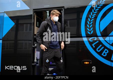 Charles de Ketelaere du Club photographié au départ du Club Brugge KV, qui se rendent de l'aéroport d'Ostende à Kiev, en Ukraine, le mercredi 17 Banque D'Images