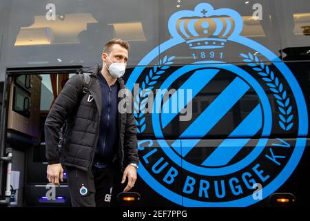 Simon Mignolet, gardien de but du club, photographié au départ du Club Brugge KV, qui se rendent de l'aéroport d'Ostende à Kiev, en Ukraine, le mercredi Banque D'Images