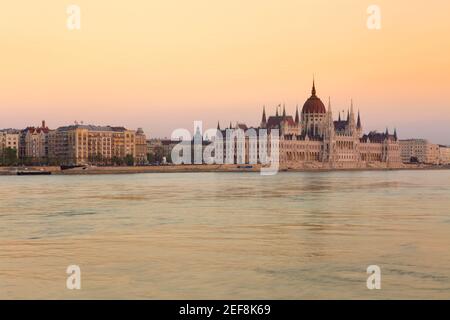 La Maison du parlement hongrois vu de Halaszbastya, Budapest, Hongrie Banque D'Images