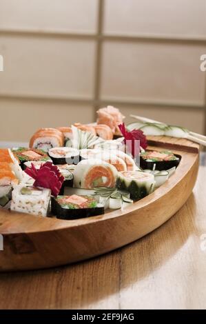 Gros plan des sushis dans un plat Banque D'Images