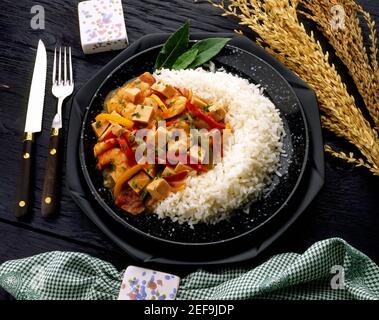 Vue en grand angle des camarones tahi sur une assiette Banque D'Images