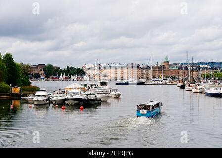 Stockholm, Suède - 10 août 2019 : paysage urbain et bord de mer de Stockholm un jour nuageux d'été Banque D'Images