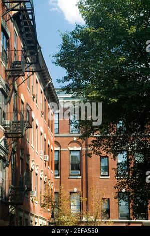 Vue à angle bas d'une évacuation d'incendie sur un bâtiment, Boston, Massachusetts, États-Unis Banque D'Images