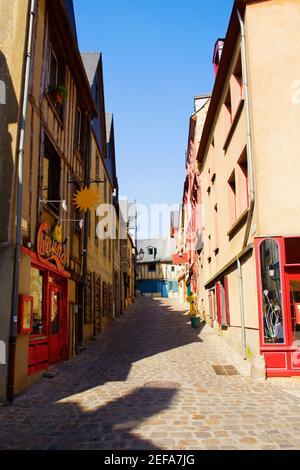 Bâtiments le long d'une allée, le Mans, Sarthe, pays de la Loire, France Banque D'Images