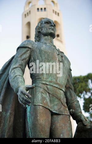 Vue à angle bas d'une statue, San Francisco, Californie, États-Unis Banque D'Images