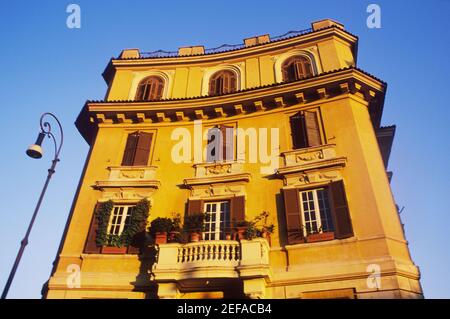 Vue à angle bas d'un bâtiment, Italie Banque D'Images