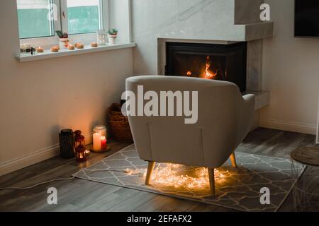 Intérieur d'une chambre confortable en hiver Banque D'Images