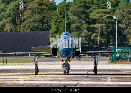 Ancien avion de chasse Saab 37 Viggen de la Force aérienne suédoise sur la base aérienne Kleine-Brogel. Belgique - 14 septembre 2019 Banque D'Images