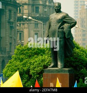 Statue de Mao Tse-tung dans une ville, le Bund, Shanghai, Chine Banque D'Images