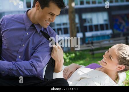 Woman looking at each other and smiling Banque D'Images