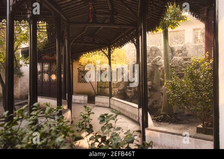 Le jardin à l'humble jardin Administrateur (jardin Zhuozheng) Dans une brume tôt le matin.jardin de Zhuozheng un jardin classique, un UNESCO Site du patrimoine mondial a Banque D'Images