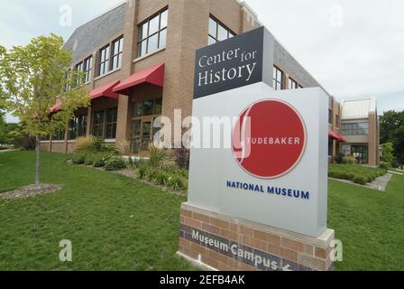 SOUTH BEND, ÉTATS-UNIS - 17 août 2007 : vue extérieure du musée de l'automobile Studebaker à South Bend, Indiana. Banque D'Images