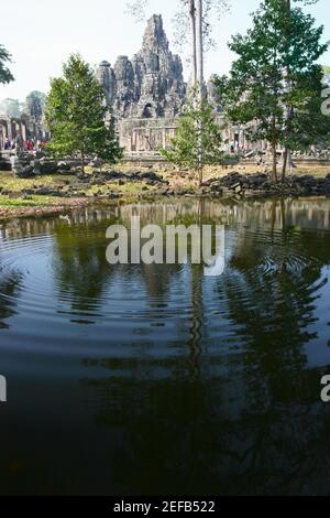 Étang devant un temple, Angkor Wat, Siem Reap, Cambodge Banque D'Images