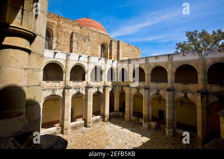 Arcade d'une église, Monastère de Cuilapan, Oaxaca, État de Oaxaca, Mexique Banque D'Images