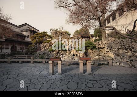 La vue rocailleuse de couple's Retreat Garden(ou Yuan) construit sur 1616 est un jardin classique à Suzhou, Jiangsu, Chine. Banque D'Images