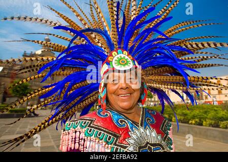Portrait d'une femme âgée souriant, Zocalo, Mexico, Mexique Banque D'Images