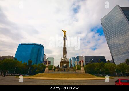 Low angle view of a Monument, Monument de l'indépendance, la ville de Mexico, Mexique Banque D'Images