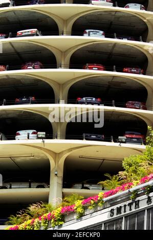 Vue à angle bas d'un parking, Marina City Complex, Chicago, Illinois, États-Unis Banque D'Images