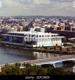 Vue aérienne d'un bâtiment du gouvernement, centre Kennedy, Washington DC, États-Unis Banque D'Images