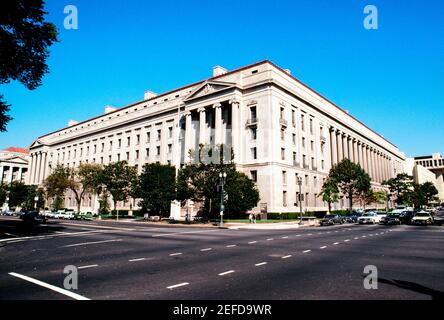 Vue à angle bas d'un bâtiment gouvernemental, Justice Department, Washington DC, États-Unis Banque D'Images