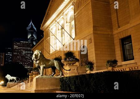 Statue de lions devant un bâtiment, Art Institute of Chicago, Chicago, Illinois, États-Unis Banque D'Images
