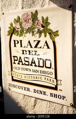 Gros plan d'un panneau pour Plaza Del Pasado dans la vieille ville de San Diego, San Diego, Californie, États-Unis Banque D'Images