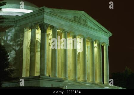 Bâtiment éclairé la nuit, Jefferson Memorial, Washington DC, États-Unis Banque D'Images