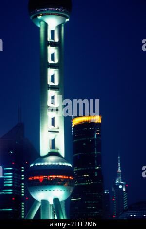 Vue à angle bas d'une tour, tour Perle orientale, Pudong, Shanghai, Chine Banque D'Images
