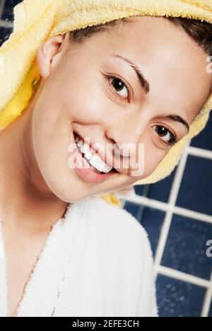 Portrait of a young woman smiling Banque D'Images