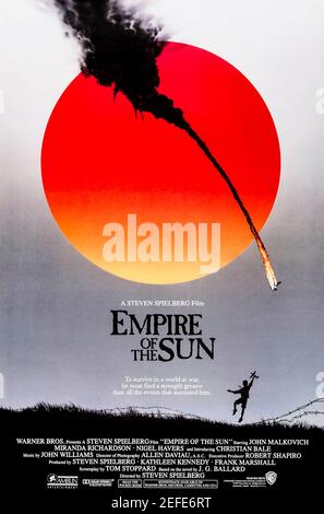 Empire of the Sun (1987) réalisé par Steven Spielberg et mettant en vedette Christian Bale, John Malkovich et Miranda Richardson. Adaptation de J.G. Le roman autobiographique de Ballard sur un jeune garçon anglais lutte pour survivre sous l'occupation japonaise pendant la Seconde Guerre mondiale Banque D'Images