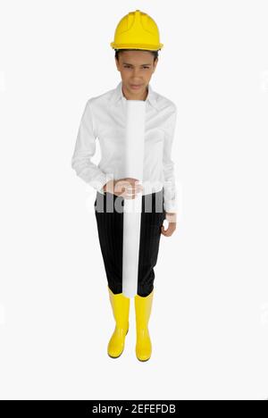 Portrait d'une femme architecte tenant un plan Banque D'Images